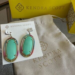 Kendra Scott Elle drop earrings like new.